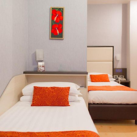Hotel Piacenza Милан Экстерьер фото