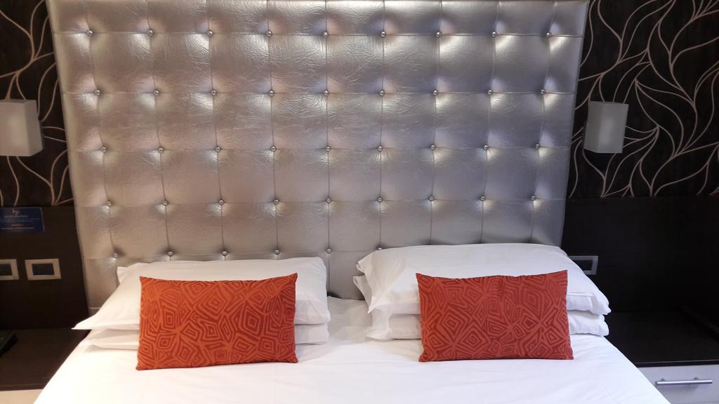 Hotel Piacenza Милан Экстерьер фото