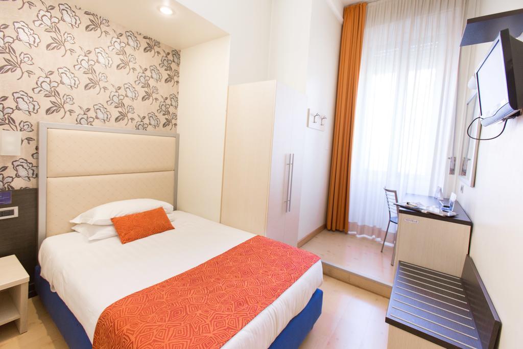 Hotel Piacenza Милан Экстерьер фото