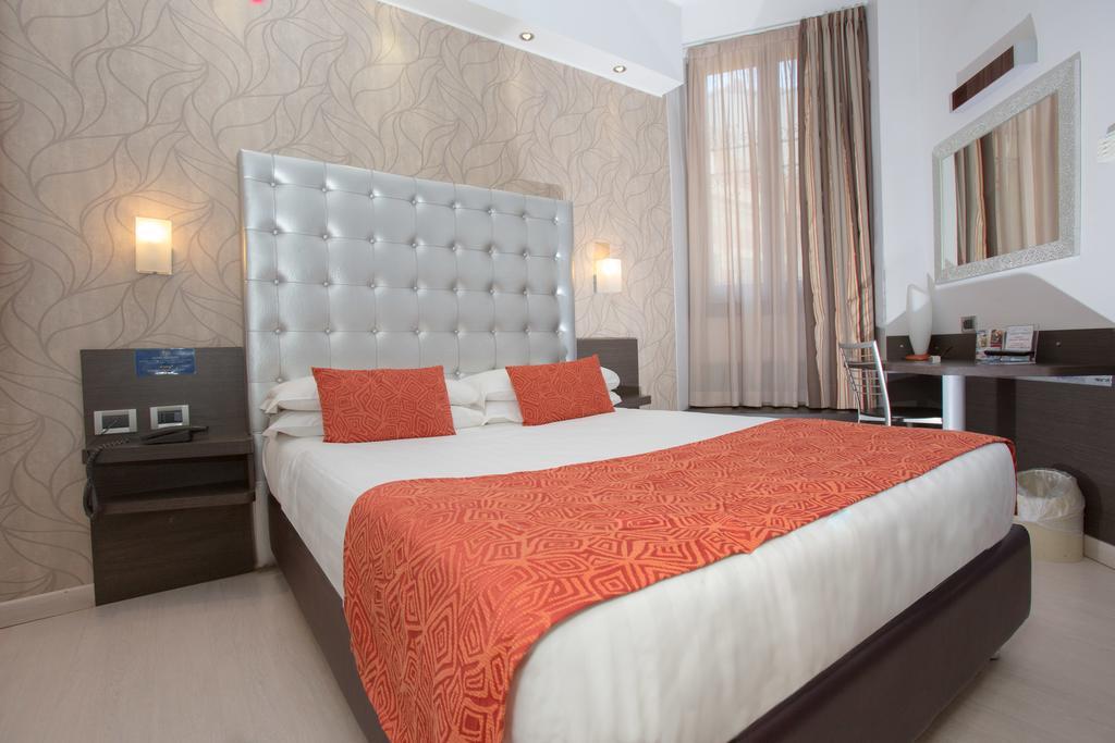 Hotel Piacenza Милан Экстерьер фото