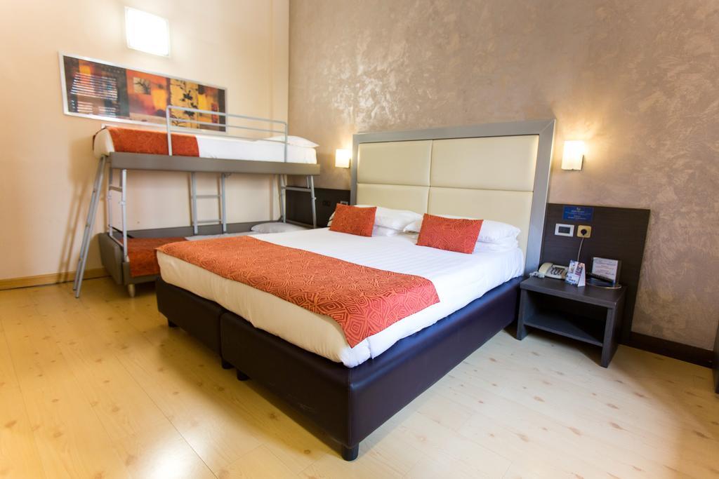 Hotel Piacenza Милан Экстерьер фото