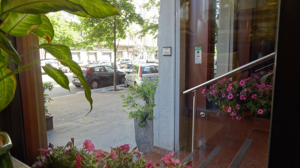 Hotel Piacenza Милан Экстерьер фото