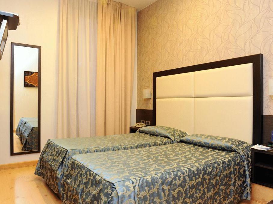 Hotel Piacenza Милан Экстерьер фото