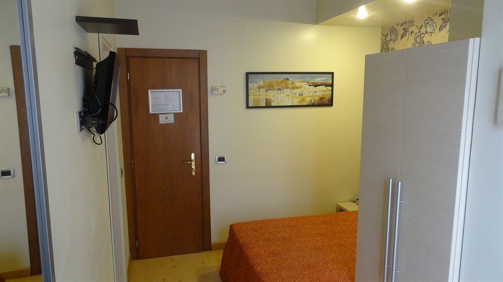 Hotel Piacenza Милан Экстерьер фото