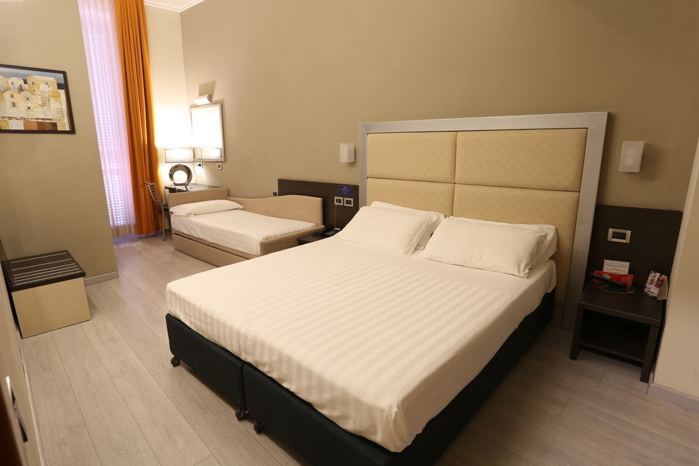 Hotel Piacenza Милан Экстерьер фото