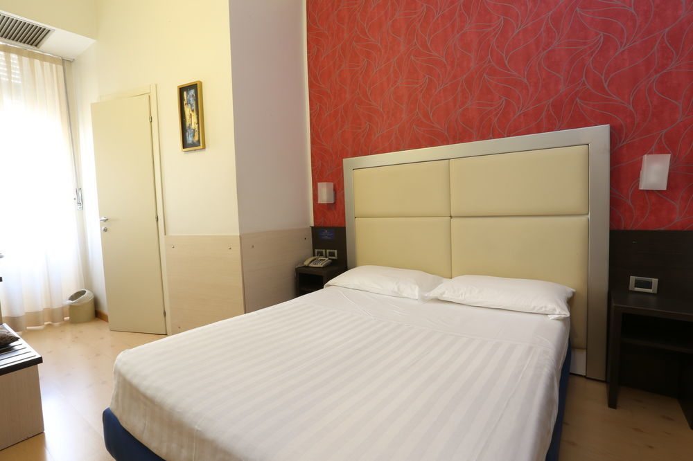 Hotel Piacenza Милан Экстерьер фото