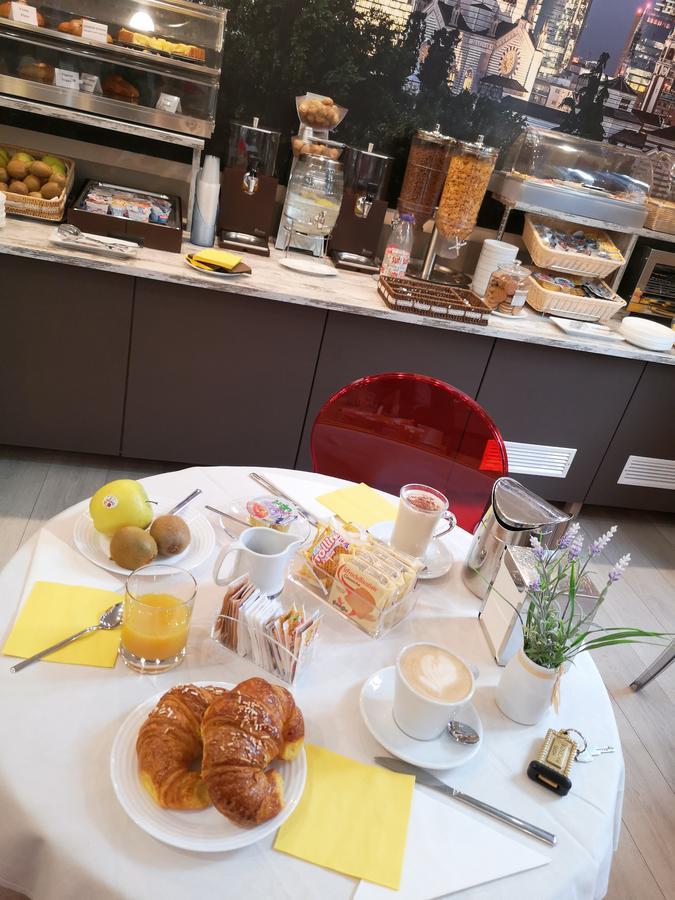 Hotel Piacenza Милан Экстерьер фото