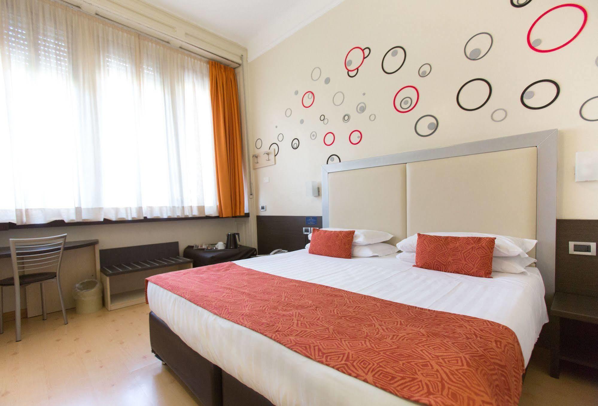 Hotel Piacenza Милан Экстерьер фото
