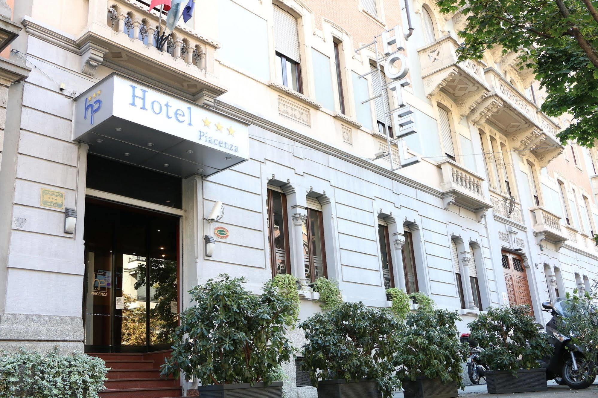 Hotel Piacenza Милан Экстерьер фото